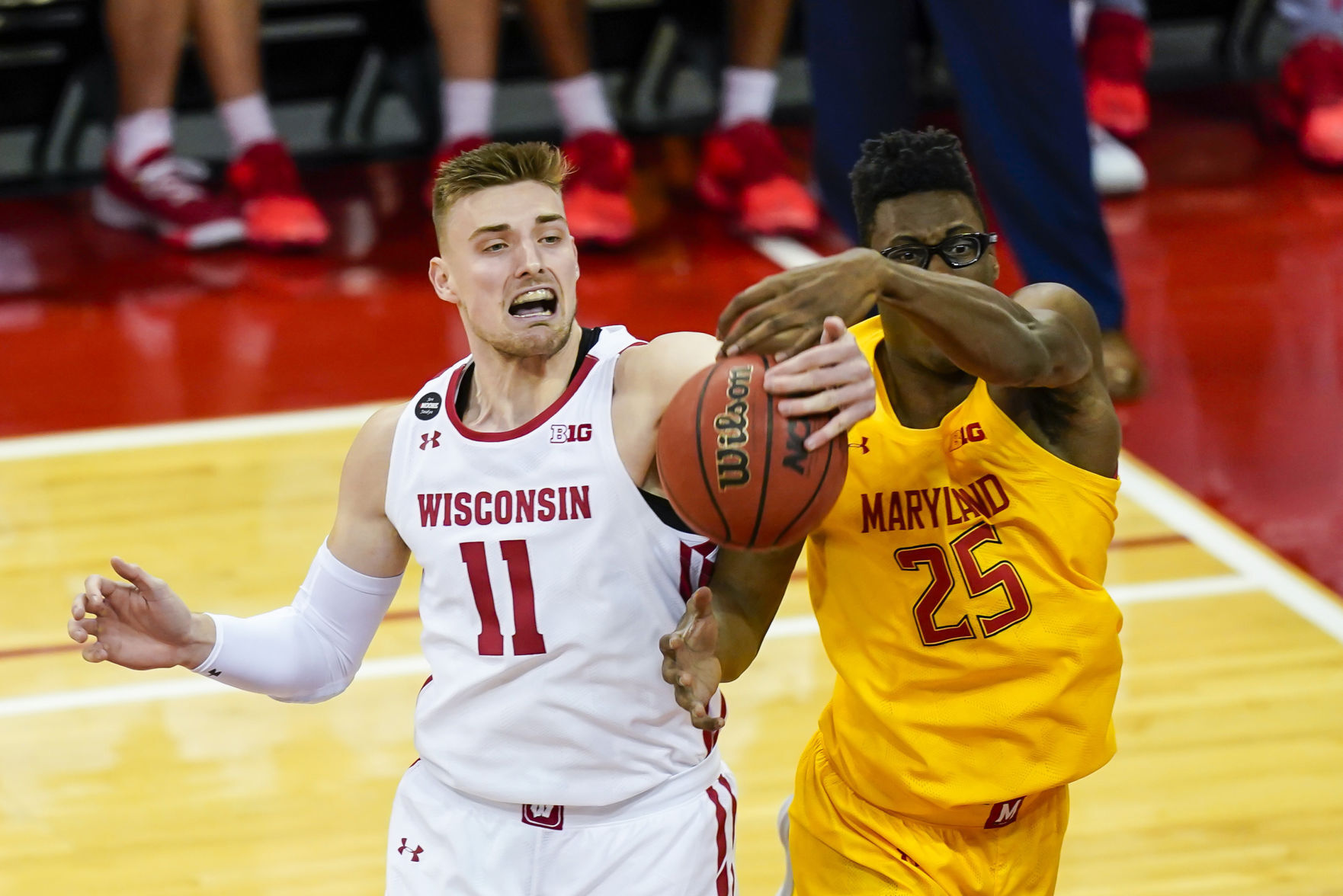 BADGERS SINK TERPS